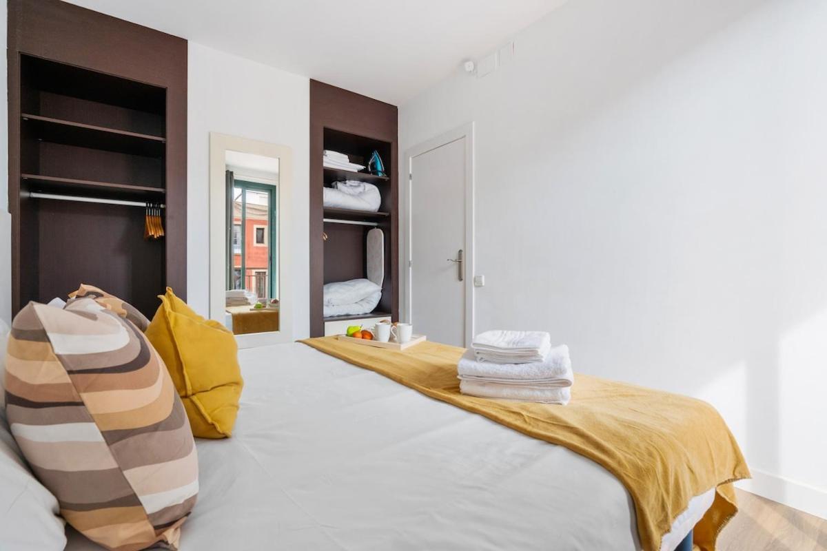 Lodging Apartments Liceu G1 Barcelona Exterior foto
